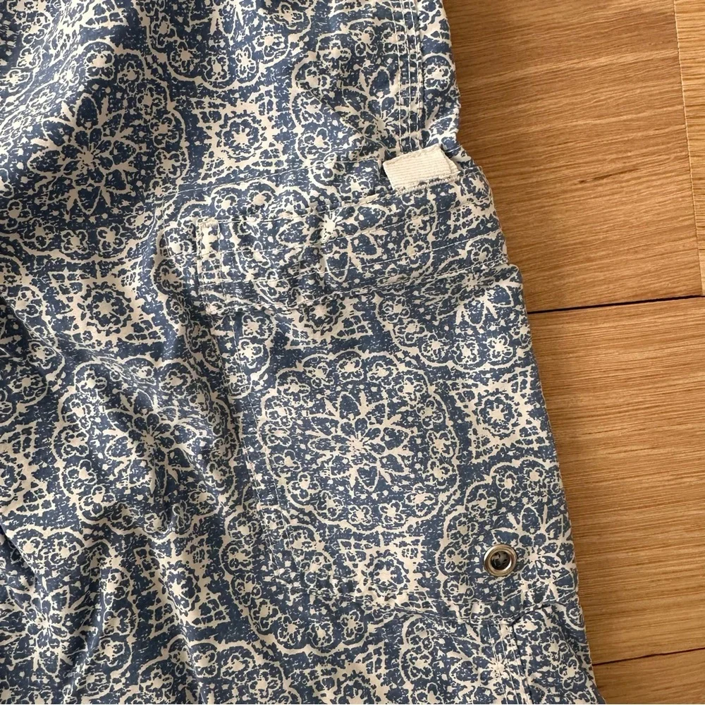 J.CREW - MEN’S SWIM TRUNKS - SIZE 34